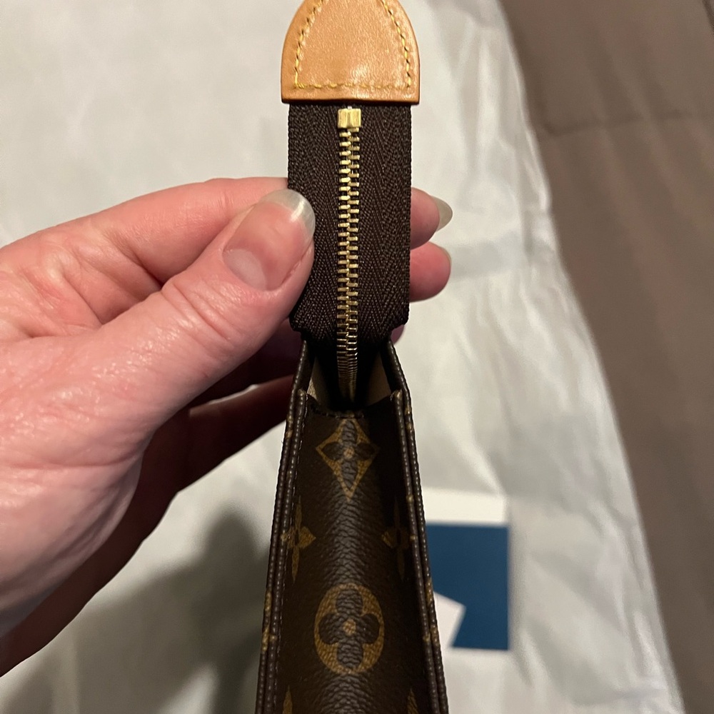 Louis Vuitton Monogram Toiletry 26 Excellent Pre Loved Condition, Barely Used - Picture 3 of 6